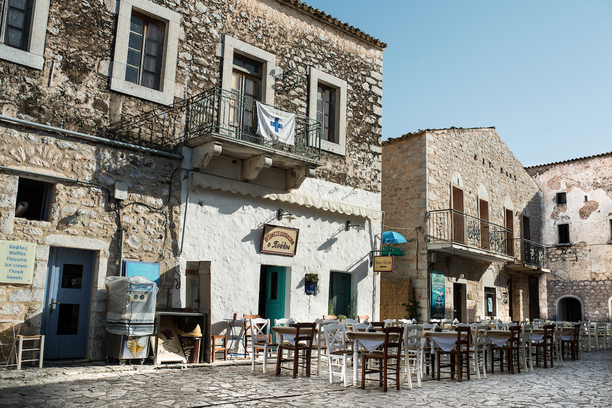 Πλατεία Μεζεδοπωλείου στην Αρεόπολη